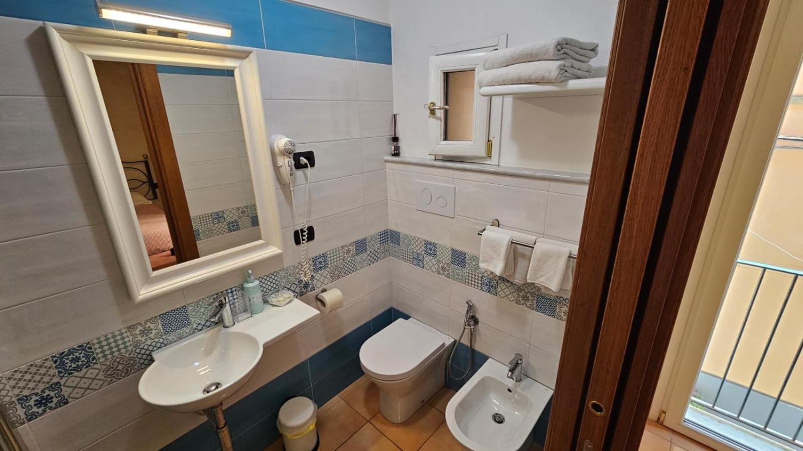 Vittoria Guest House Σαλέρνο Εξωτερικό φωτογραφία